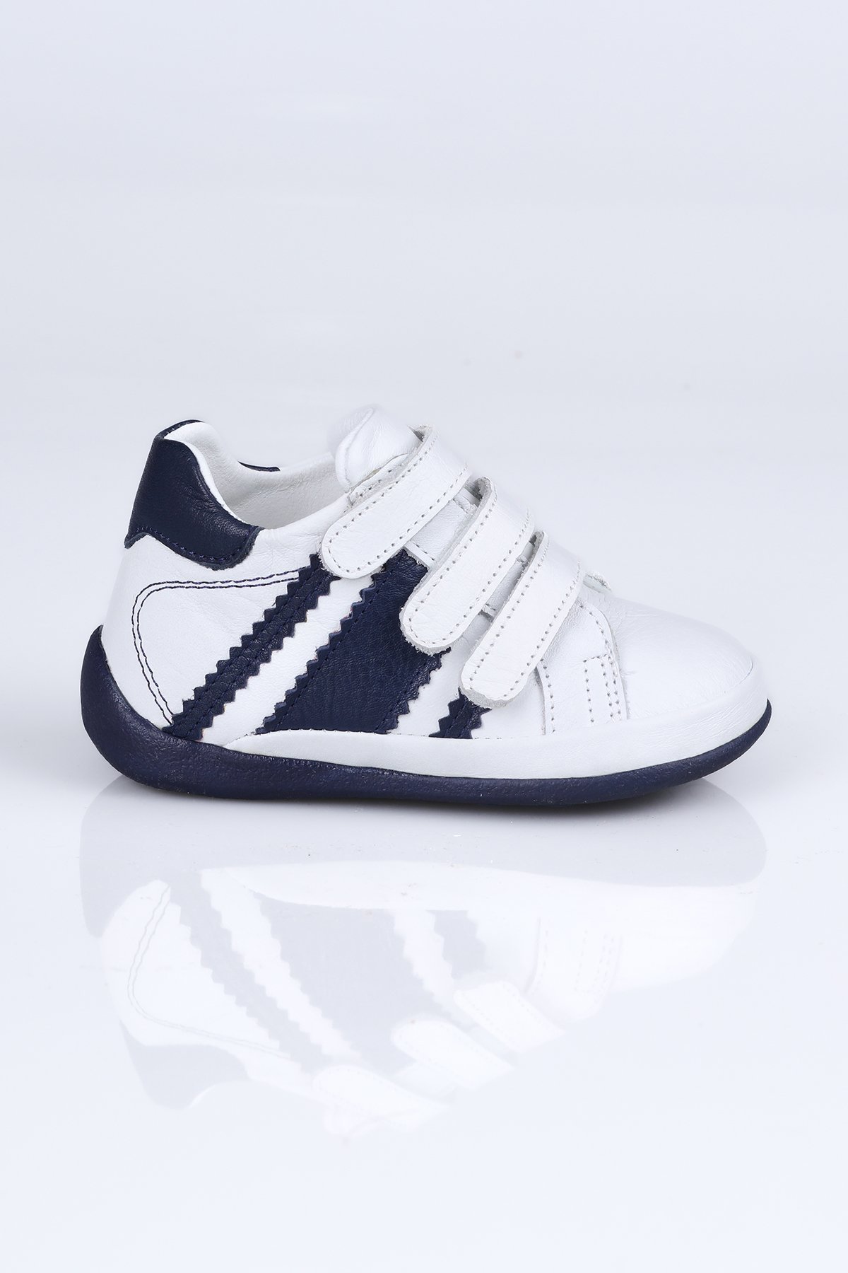 V.005 April Ayakkabı