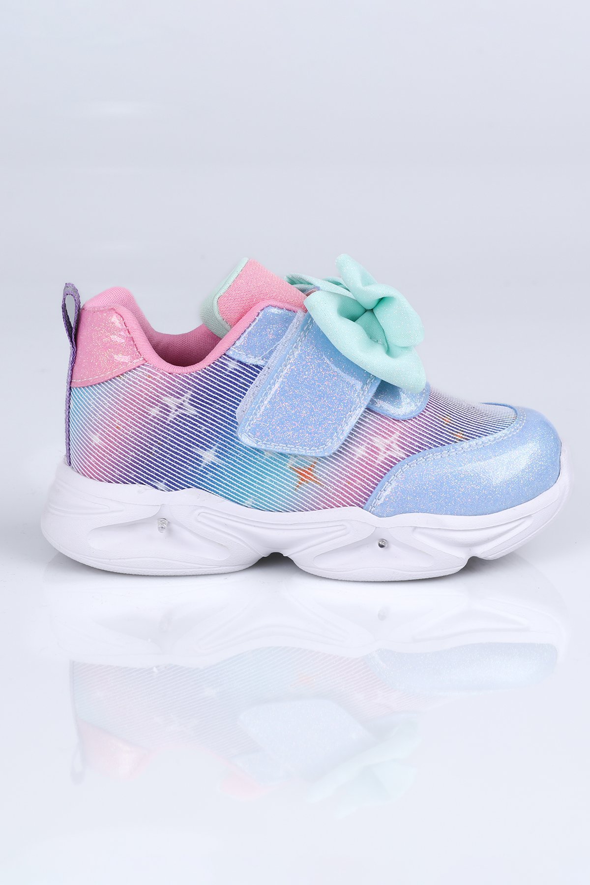 C.24002 Işıklı Fiyonklu Spor Ayakkabı P.